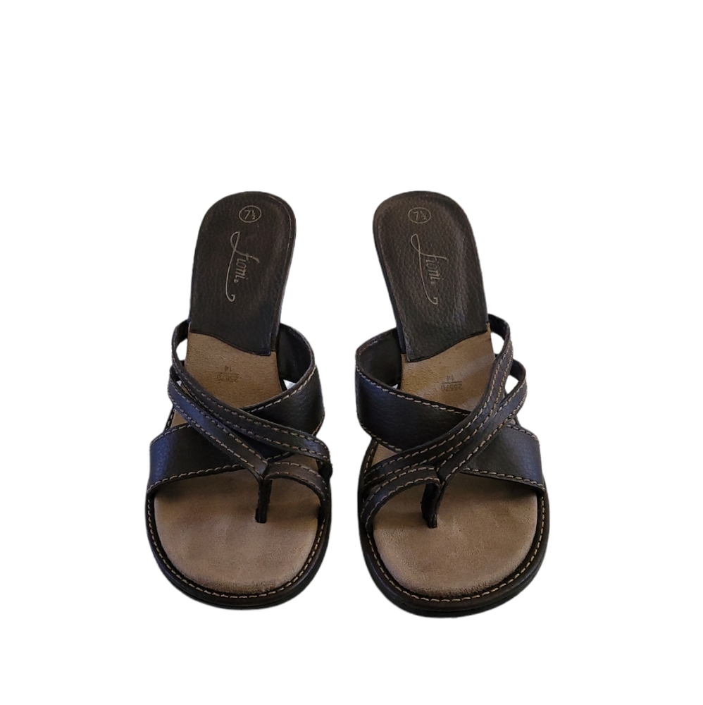 Fioni Heels. Looks like leather (it's not) excellent condition Sz 7.5.